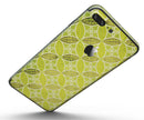 Micro_Brown_and_Lime_Green_Overlapping_Leaves_-_iPhone_7_Plus_-_FullBody_4PC_v5.jpg
