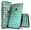 Multi-shades_of_Green_Chevron_Pattern_-_iPhone_7_-_FullBody_4PC_v1.jpg
