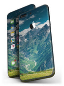 Scenic_Mountaintops_-_iPhone_7_Plus_-_FullBody_4PC_v4.jpg