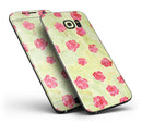 Shabby_Chic_Flowers_over_Light_Green_Watercolor_Pattern_-_Galaxy_S7_Edge_-_V4.jpg