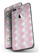 Shades_of_Pink_Quatrefoil_-_iPhone_7_Plus_-_FullBody_4PC_v4.jpg
