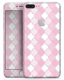 Shades of Pink Quatrefoil - Skin-kit for the iPhone 8 or 8 Plus