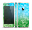 The Abstract Shaped Sparkle Unfocused Blue & Green Skin Set for the Apple iPhone 5s