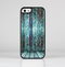 The Aged Blue Victorian Striped Wall Skin-Sert Case for the Apple iPhone 5/5s
