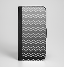 The Black Gradient Layered Chevron Ink-Fuzed Leather Folding Wallet Case for the iPhone 6/6s, 6/6s Plus, 5/5s and 5c