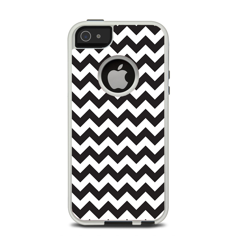 The Black & White Chevron Pattern Apple iPhone 5-5s Otterbox Commuter Case Skin Set