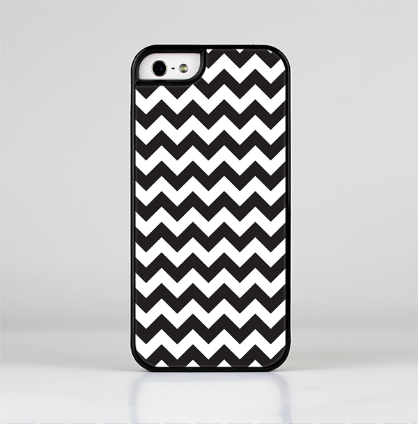 The Black & White Chevron Pattern Skin-Sert Case for the Apple iPhone 5/5s