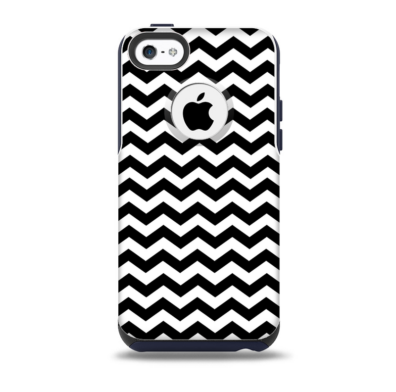The Black & White Chevron Pattern V2 Skin for the iPhone 5c OtterBox Commuter Case