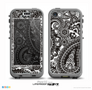 The Black & White Paisley Pattern V1 Skin for the iPhone 5c nüüd LifeProof Case