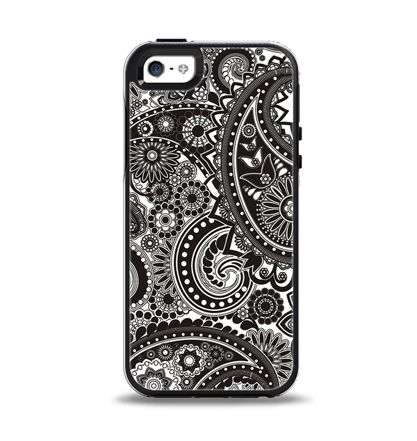 The Black & White Pasiley Pattern Apple iPhone 5-5s Otterbox Symmetry Case Skin Set
