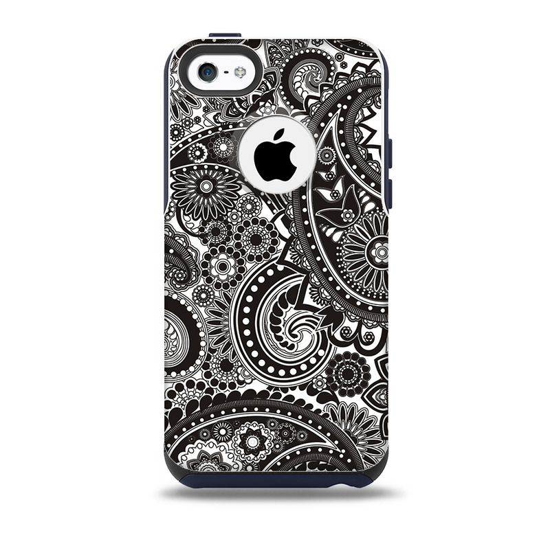 The Black & White Pasiley Pattern Skin for the iPhone 5c OtterBox Commuter Case