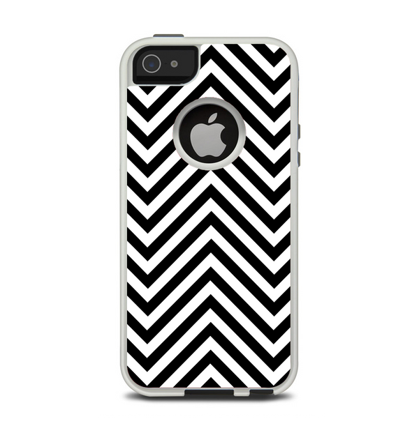 The Black & White Sharp Chevron Pattern Apple iPhone 5-5s Otterbox Commuter Case Skin Set