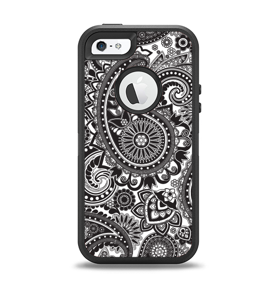 The Black and White Paisley Pattern V6 Apple iPhone 5-5s Otterbox Defender Case Skin Set
