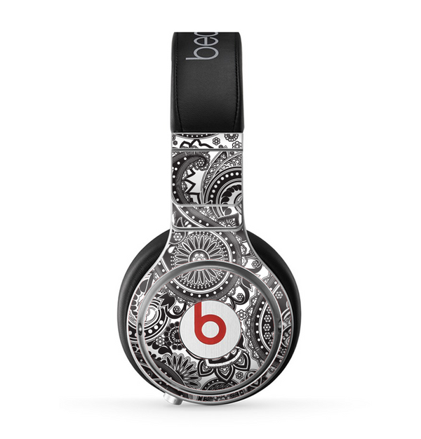 The Black and White Paisley Pattern V6 Skin for the Beats by Dre Pro Headphones