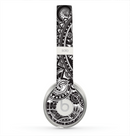 The Black and White Paisley Pattern V6 Skin for the Beats by Dre Solo 2 Headphones