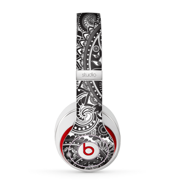 The Black and White Paisley Pattern V6 Skin for the Beats by Dre Studio (2013+ Version) Headphones