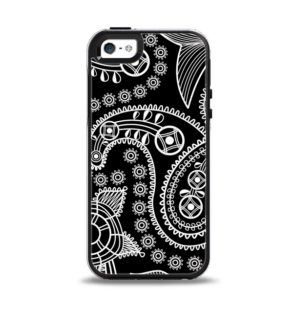 The Black and White Paisley Pattern v14 Apple iPhone 5-5s Otterbox Symmetry Case Skin Set