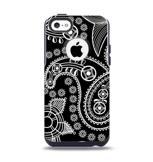 The Black and White Paisley Pattern v14 Apple iPhone 5c Otterbox Commuter Case Skin Set