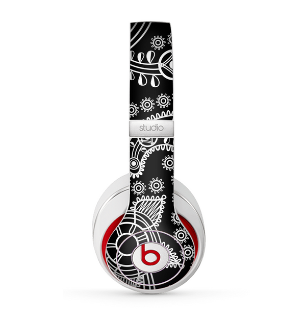 The Black and White Paisley Pattern v14 Skin for the Beats by Dre Studio (2013+ Version) Headphones