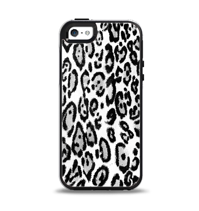 The Black and White Snow Leopard Pattern Apple iPhone 5-5s Otterbox Symmetry Case Skin Set
