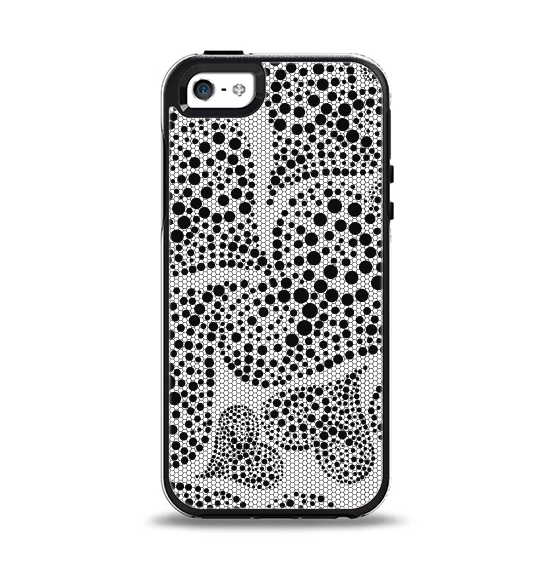 The Black and White Spotted Hearts Apple iPhone 5-5s Otterbox Symmetry Case Skin Set