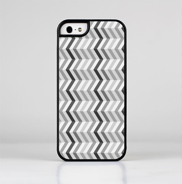 The Black and White Thin Lined ZigZag Pattern Skin-Sert Case for the Apple iPhone 5/5s