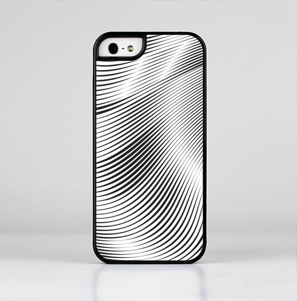 The Black and White Wavy Surface Skin-Sert Case for the Apple iPhone 5/5s