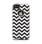 The Black and White Zigzag Chevron Pattern Apple iPhone 5-5s Otterbox Commuter Case Skin Set