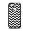 The Black and White Zigzag Chevron Pattern Apple iPhone 5-5s Otterbox Defender Case Skin Set