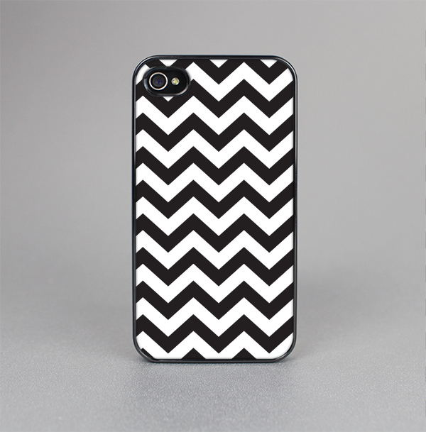 The Black and White Zigzag Chevron Pattern Skin-Sert for the Apple iPhone 4-4s Skin-Sert Case