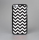 The Black and White Zigzag Chevron Pattern Skin-Sert Case for the Apple iPhone 6 Plus