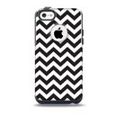 The Black and White Zigzag Chevron Pattern Skin for the iPhone 5c OtterBox Commuter Case