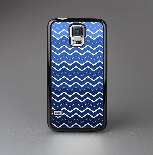 The Blue Gradient Layered Chevron Skin-Sert Case for the Samsung Galaxy S5