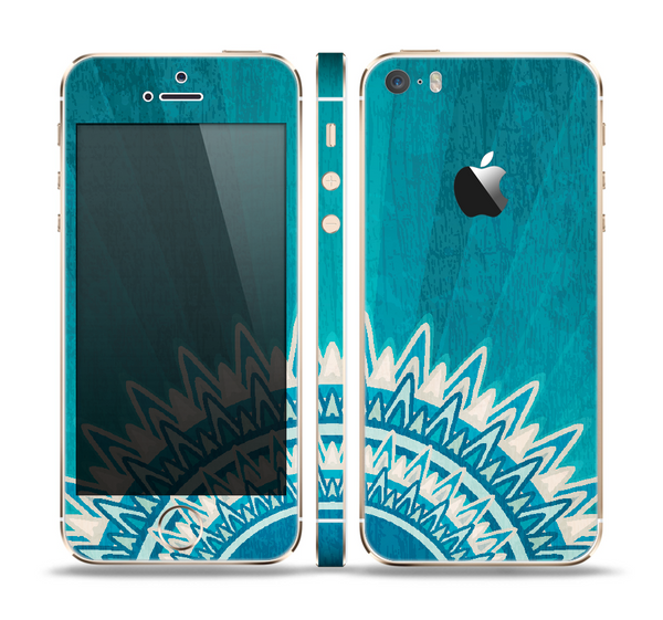 The Blue Spiked Orb Pattern V3 Skin Set for the Apple iPhone 5s