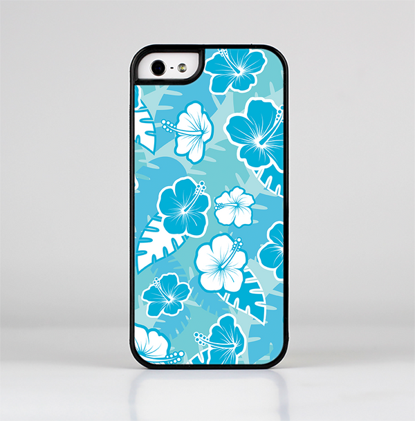 The Blue & White Hawaiian Floral Pattern V4 Skin-Sert Case for the Apple iPhone 5/5s