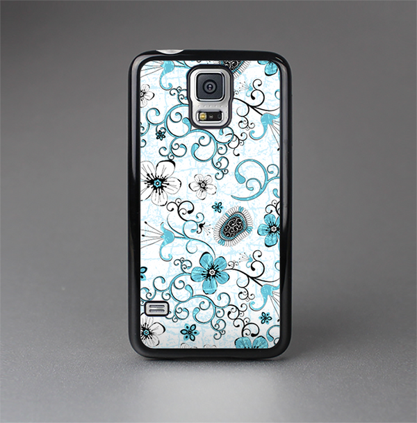The Blue and White Floral Laced Pattern Skin-Sert Case for the Samsung Galaxy S5