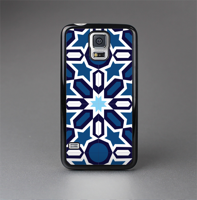 The Blue and White Mosaic Mirrored Pattern Skin-Sert Case for the Samsung Galaxy S5