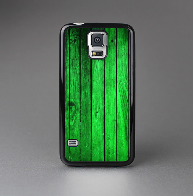 The Bright Green Highlighted Wood Skin-Sert Case for the Samsung Galaxy S5