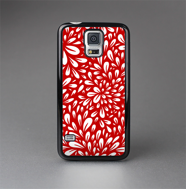 The Bright Red and White Floral Sprout Skin-Sert Case for the Samsung Galaxy S5