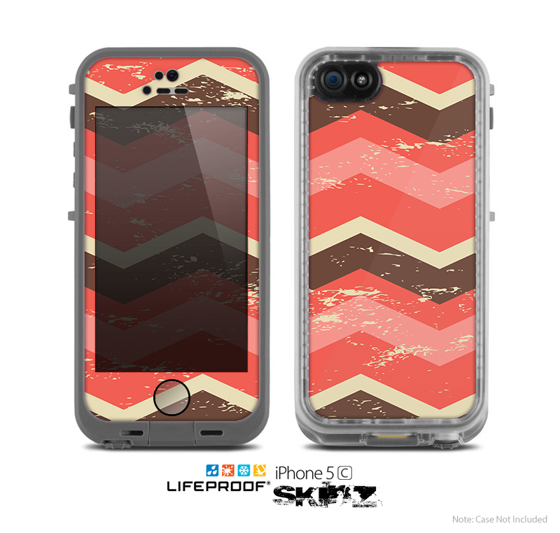 The Coral & Brown Wide Chevron Pattern Vintage V1 Skin for the Apple iPhone 5c LifeProof Case