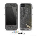 The Cracked Wood Stump Skin for the Apple iPhone 5c LifeProof Case