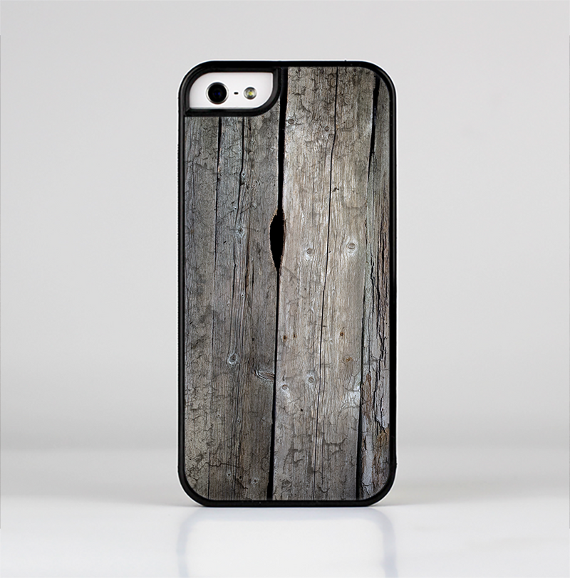 The Cracked Wooden Planks Skin-Sert for the Apple iPhone 5-5s Skin-Sert Case