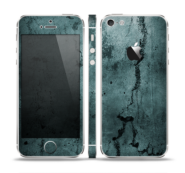 The Dark Blue Cracked Texture Skin Set for the Apple iPhone 5