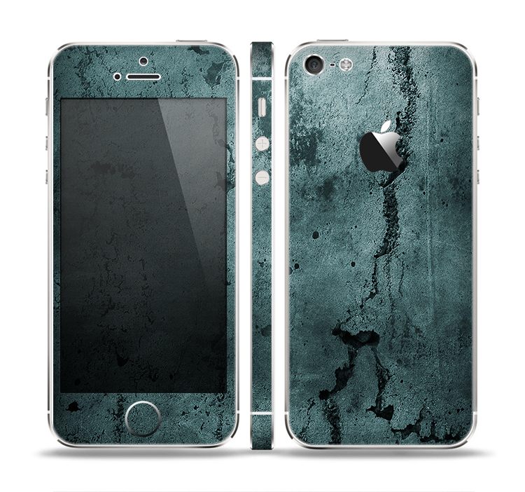 The Dark Blue Cracked Texture Skin Set for the Apple iPhone 5