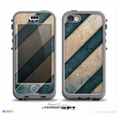The Dark Blue & Highlighted Grunge Strips Skin for the iPhone 5c nüüd LifeProof Case