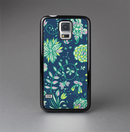 The Dark Blue & Pink-Yellow Sketched Lace Patterns v21 Skin-Sert Case for the Samsung Galaxy S5