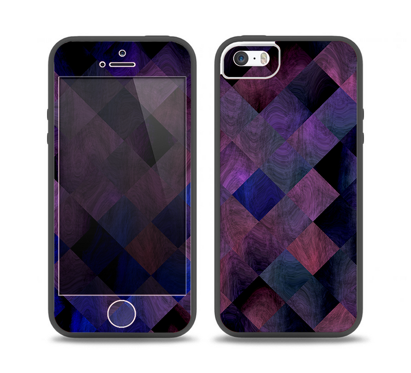 The Dark Purple Highlighted Tile Pattern Skin Set for the iPhone 5-5s Skech Glow Case