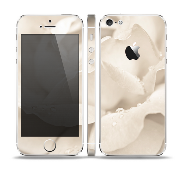 The Drenched White Rose Skin Set for the Apple iPhone 5