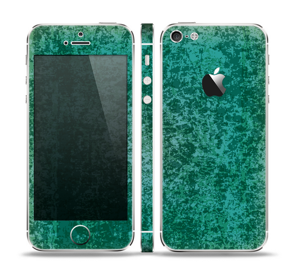 The Emerald Green Choppy Pattern Skin Set for the Apple iPhone 5