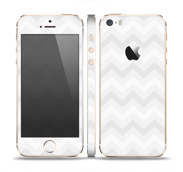 The Faded White Zigzag Chevron Pattern Skin Set for the Apple iPhone 5s